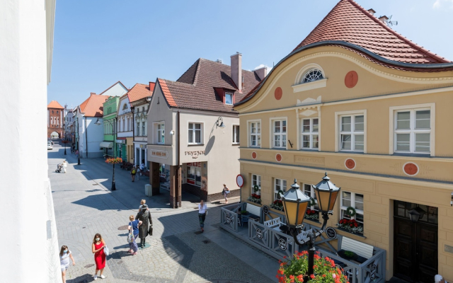 Kosciuszki Square Apartment by Renters