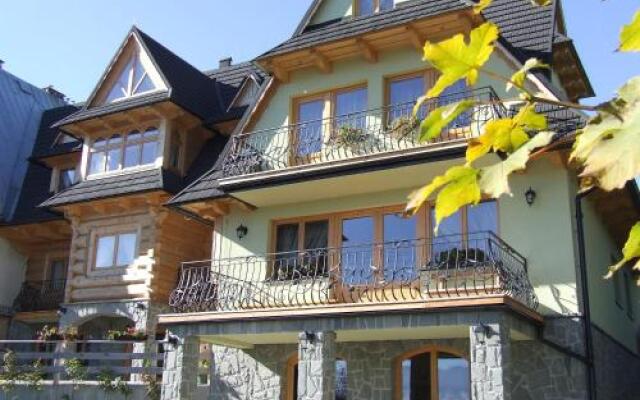 Отель Pensjonat Góralska Chata Закопане вид на фасад
