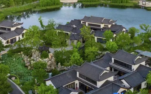Mountain Lake Hotel in Haining