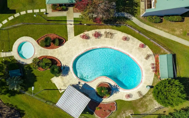 Crown Resorts at Hickory Hills