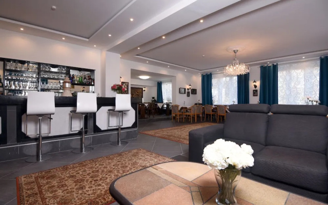 Hotel Ena