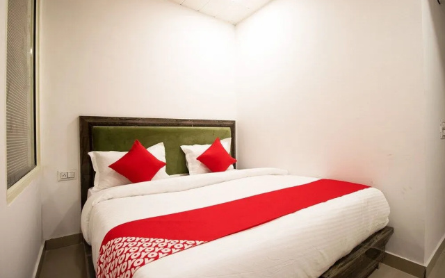 OYO 44094 Grand Inn
