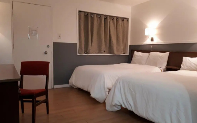 Falcon Nest Motel