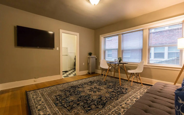 Cozy 1BR 1Bath | Fast Wifi! Great Location!