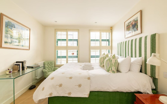 A Gentle Riverside Charm 2 Bedroom Mews House