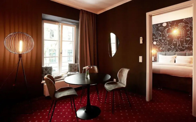 Wdrei Hotel