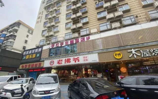 Shenzhen Hand-in-Hand Hotel (Huaqiangnan Subway Station)