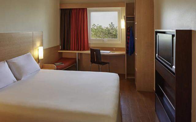 ibis Senlis
