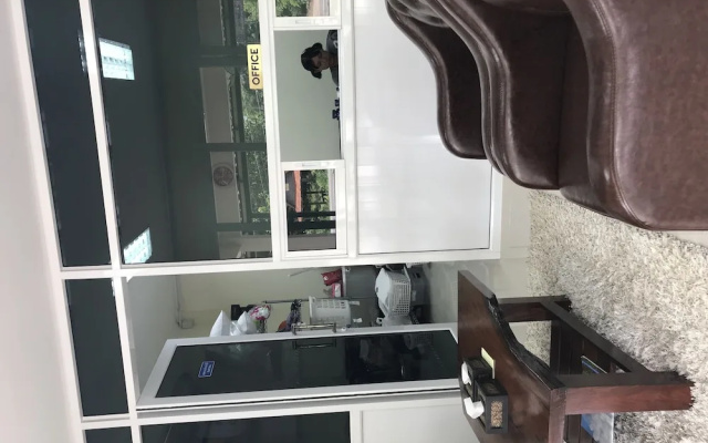 Thathong House
