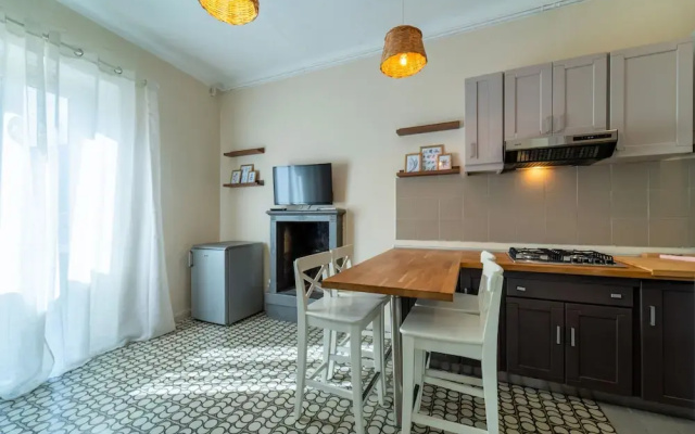 Lotus Apartment With Lakeview