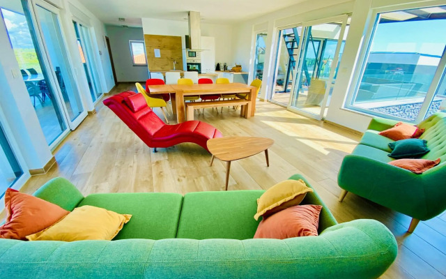 Leon's Holiday Homes Villa 3