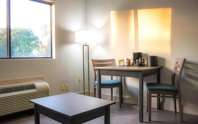 Howard Johnson Inn Tybee Island Savannah GA