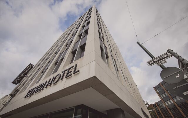 Отель HENRI Hotel Düsseldorf Downtown Германия, Дюссельдорф - отзывы, цены и фото номеров - забронировать отель HENRI Hotel Düsseldorf Downtown онлайн вид на фасад