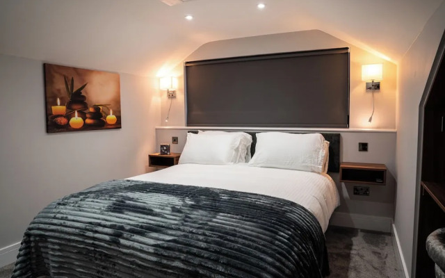 Annex, 2 Bed, Sleeps 4, Parking