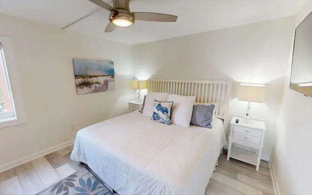 Destin Towers 113 2 Bedroom Condo