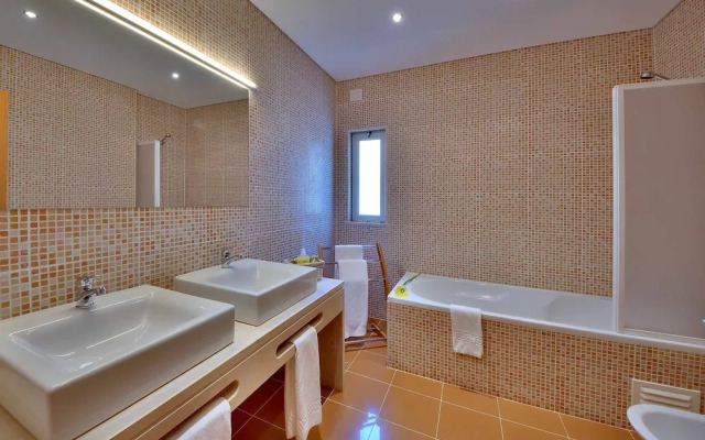Villa Aqua