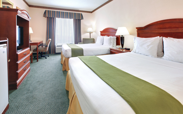 Holiday Inn Express Hotel & Suites Cleveland by IHG