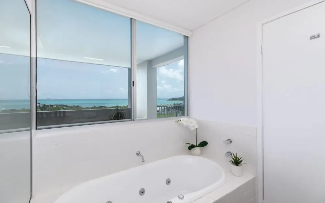 Sea Forever on Azure - Airlie Beach