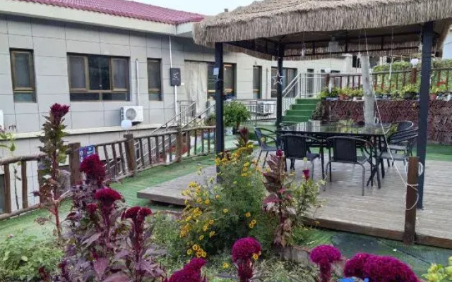 Yunmiao Xiaozhu Guesthouse in Miaofeng Mountain