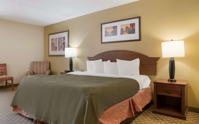 Country Inn & Suites by Radisson, Saginaw, MI