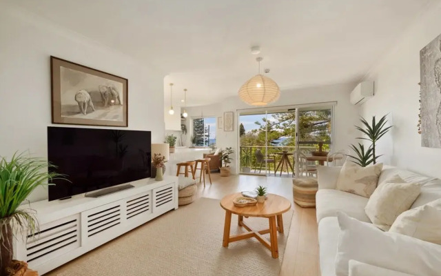Sunrise Cove 2-bed Apartment at Newport Beach