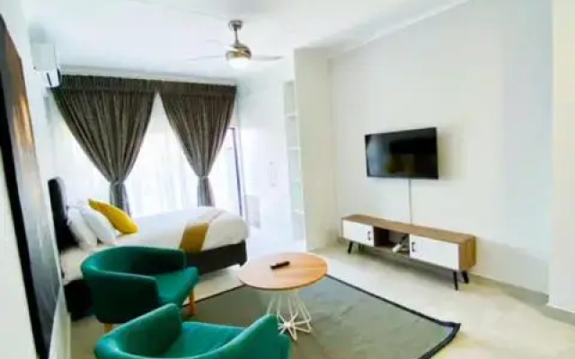 303 Luxury Suite