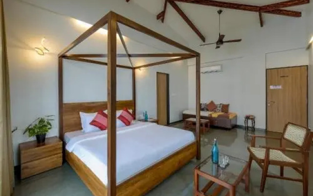 SaffronStays Falcon Hill, Lonavala - luxury villa with infinity pool near Lion's Point
