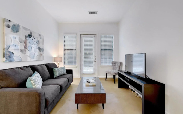 Hip Downtown Suite by AustinStays