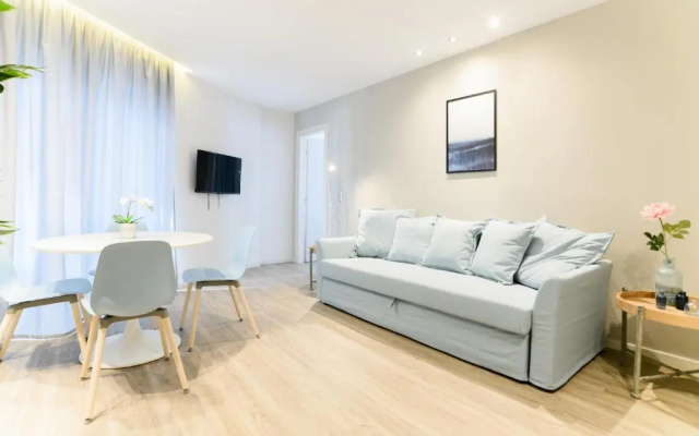 A24 Pristine & sunny suite near Plaka & Parthenon