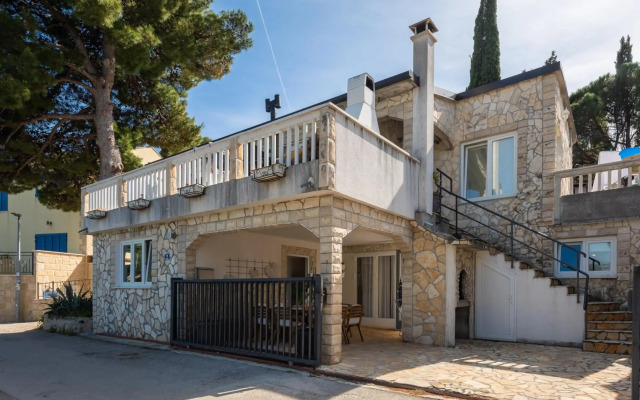 Estella Villa