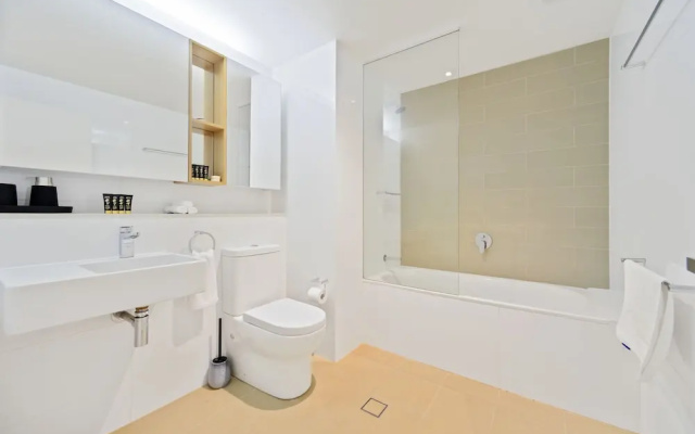 HomeHotel-Spacious Luxury Apt Next to Shopping