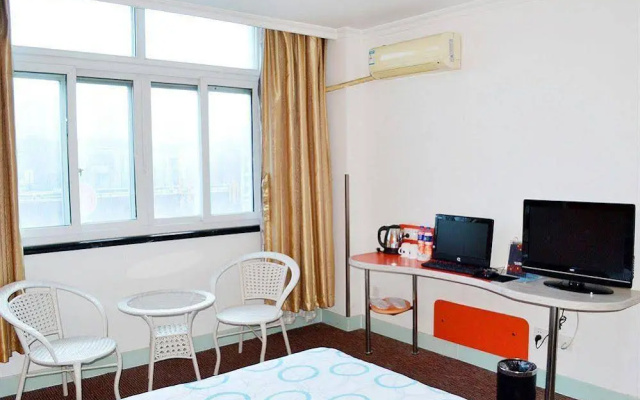 Motel 168 (Shanghai Hongqiao Hub, Qixin Road Metro Station)