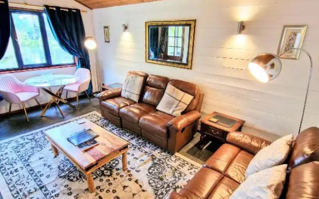 Magpie 5 Hot Tub HuntersMoon-Warminster-Bath-Wiltshire