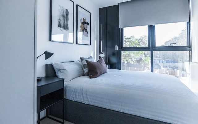 Studio With Balcony in Hill House