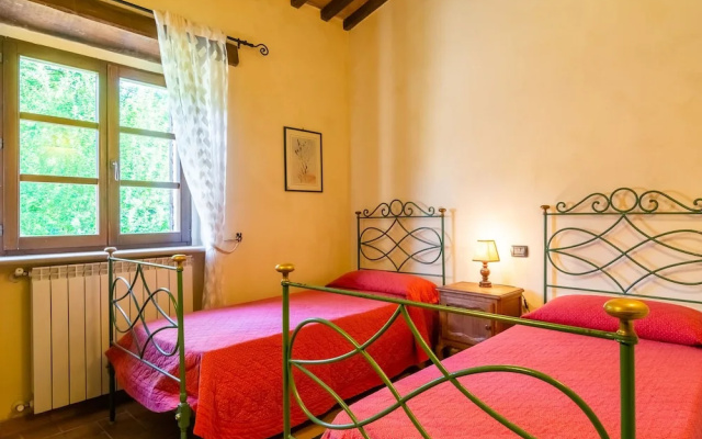 Estate With 5 Apartments, Swimming Pool, Large Garden