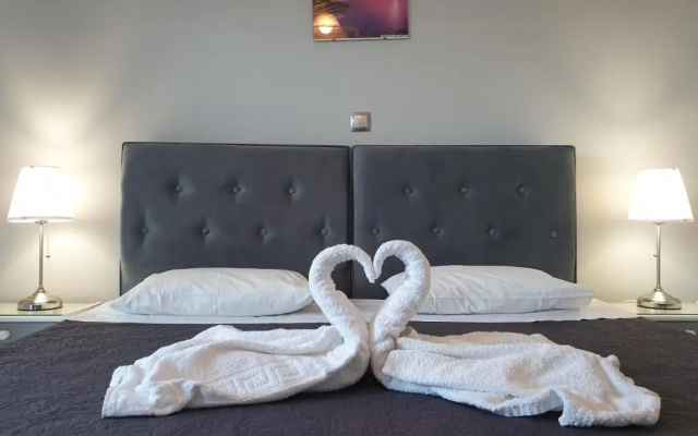 Makis Studios & Apartments