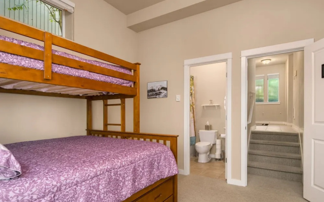 Seattle Vacation Home: Life's A Mountain