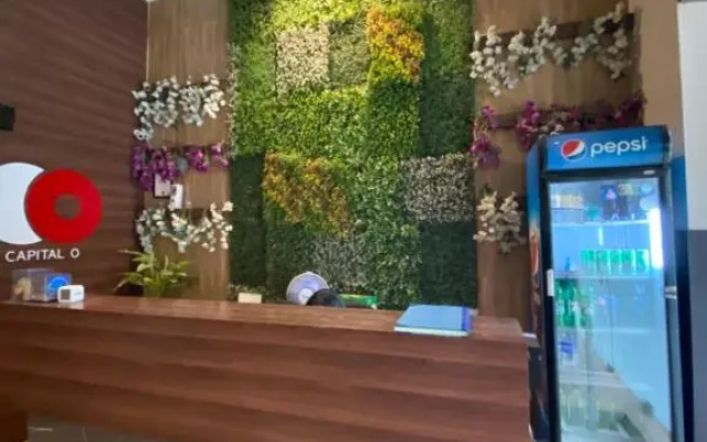 Hotel Regal International- Near Airport