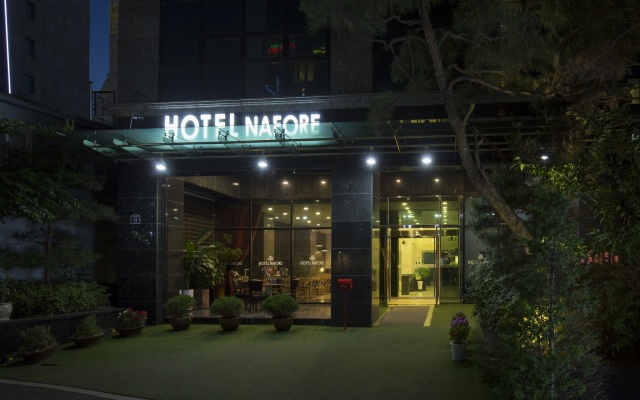 Hotel Nafore вид на фасад