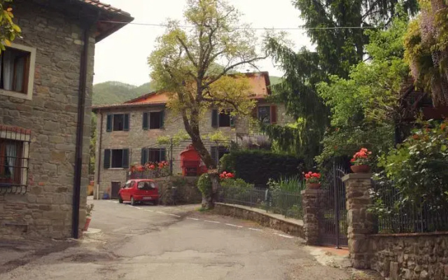 Graziosa Villetta In Pietra In Antico Paesino Toscano