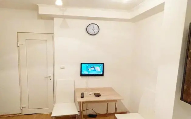 small APARTMENT FOR RENT