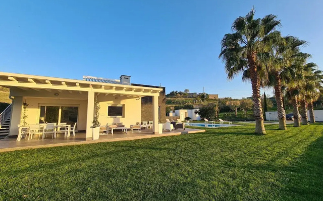 Holiday Home in Leonforte With Private Pool