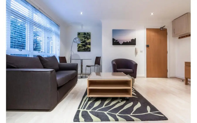 1 Bedroom in Kew Gardens - Clarendon House