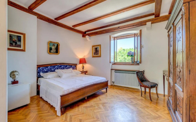 Stunning Home in Milna With 5 Bedrooms and Wifi