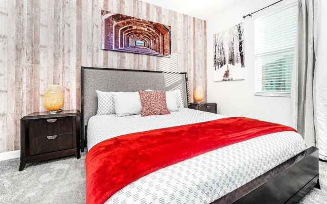 Family Oasis: Pool, Themed Rooms & Resort Access