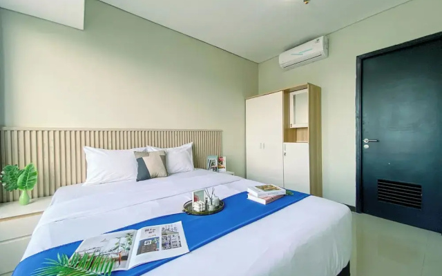 Good Designed and Homey 3BR Nifarro Park Apartment