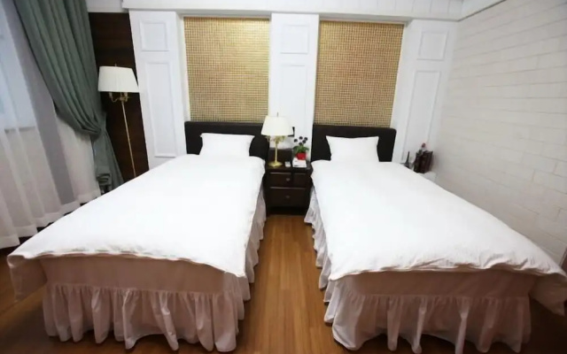 Happiness CC Hotel