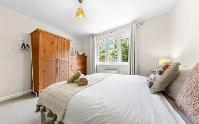 Cosy London Apartment Near Canary Wharf