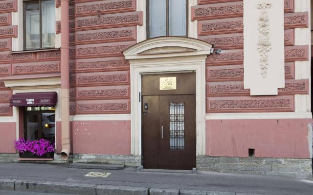 Мини-отель Соло на набережной реки Мойки 82 вид на фасад