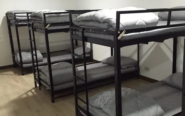KruDam Gym Hostel
